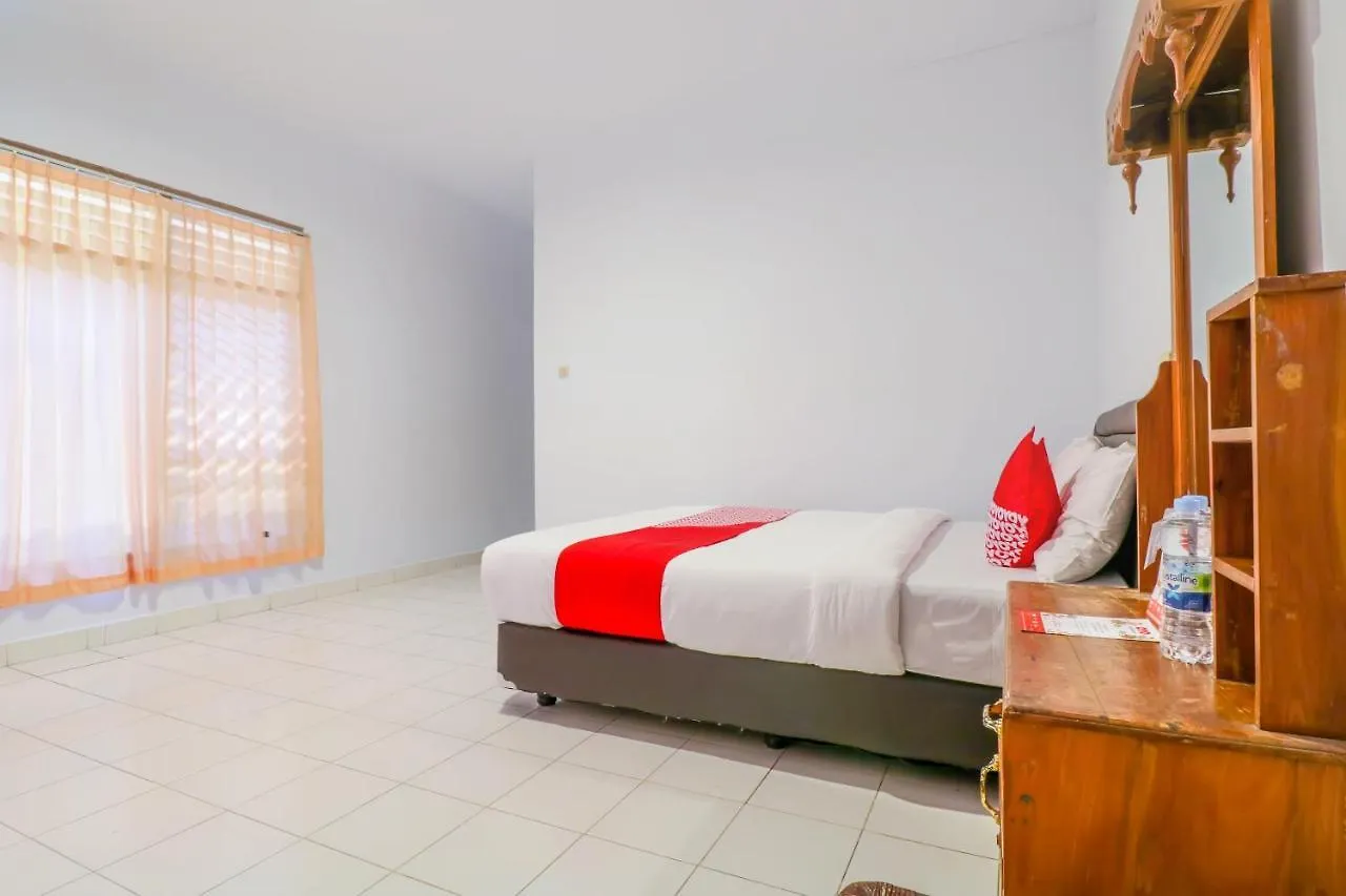Vaccinated Staff - Oyo 1741 Komala Indah Cottages Hotel Kuta (Bali)