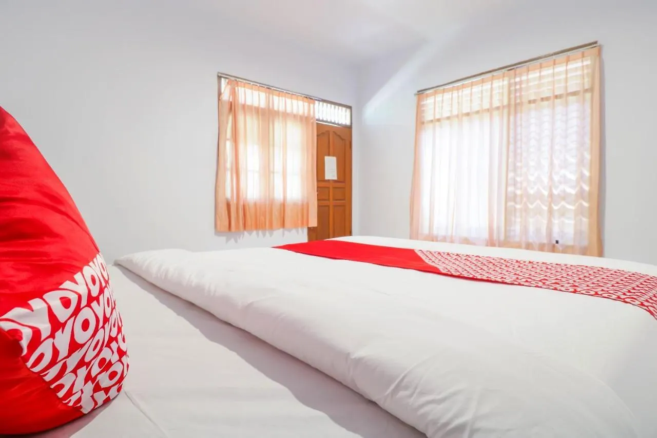Vaccinated Staff - Oyo 1741 Komala Indah Cottages Hotel Kuta (Bali)